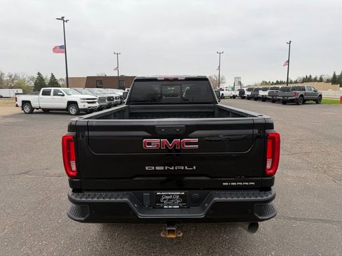 Used 2022 GMC Sierra 2500 Denali w/ Denali Black Diamond Edition AWD/4WD image 6