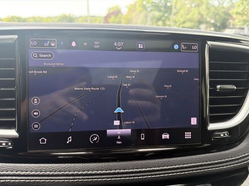 Used 2023 Chrysler Pacifica Limited FWD image 22