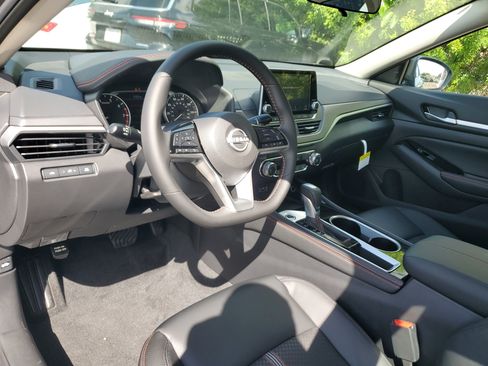 New 2025 Nissan Altima 2.5 SR image 10