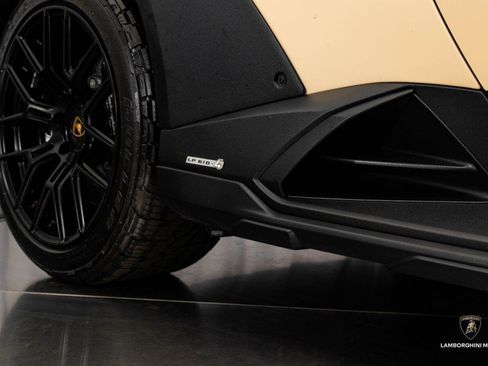 Used 2024 Lamborghini Huracan Sterrato image 3