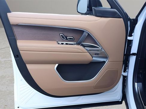 New 2025 Land Rover Range Rover Long Wheelbase SE image 10