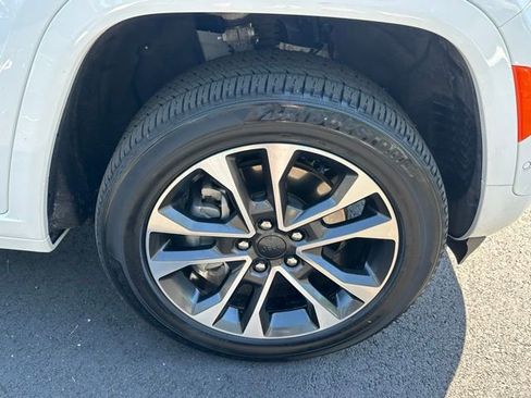 Used 2023 Jeep Grand Cherokee Overland AWD/4WD image 13
