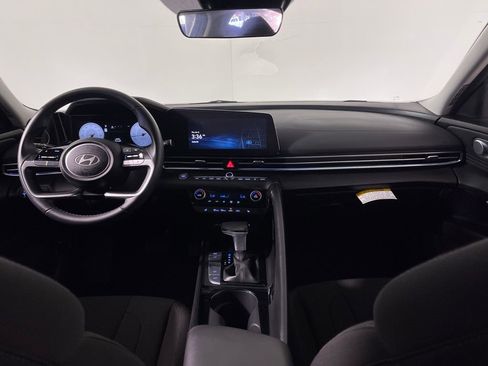 Certified 2025 Hyundai Elantra SEL image 14