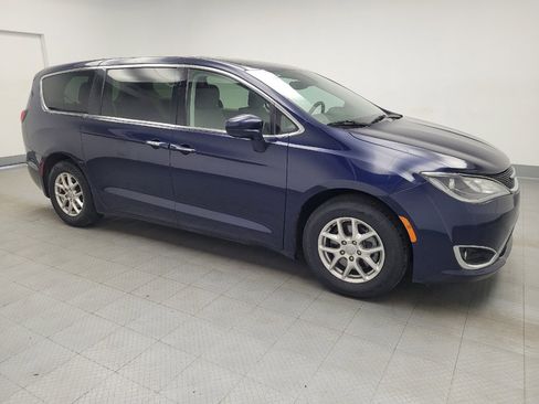 Used 2020 Chrysler Pacifica Touring image 11