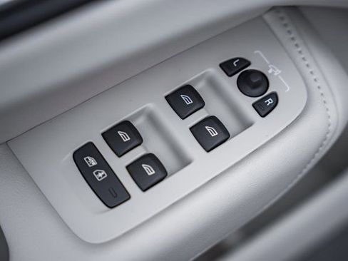 New 2026 Volvo XC60 B5 Ultra w/ Protection Package Premier image 38