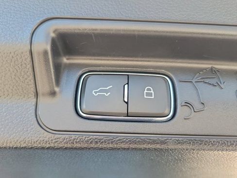 Certified 2023 Ford Explorer XLT RWD image 10