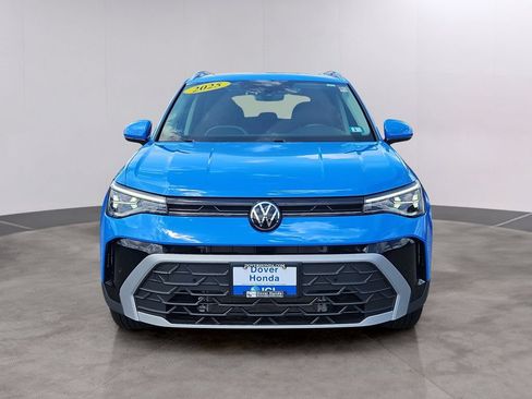 Used 2025 Volkswagen Taos SE AWD/4WD image 2