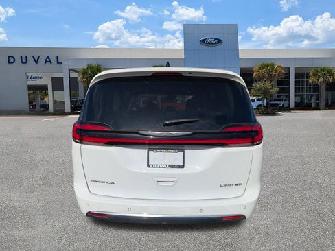 Used 2024 Chrysler Pacifica Limited FWD image 5