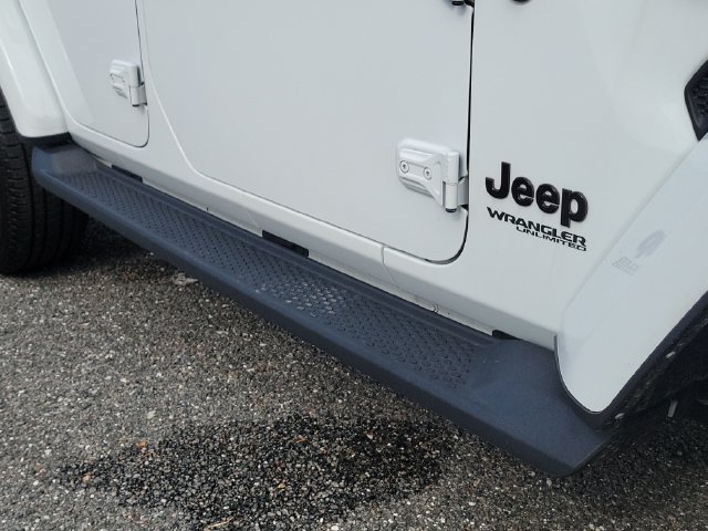 Used 2022 Jeep Wrangler Unlimited Sahara AWD/4WD image 7