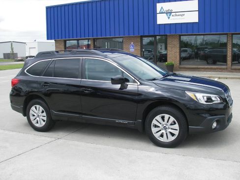 Used 2017 Subaru Outback 2.5i Premium AWD/4WD image 3