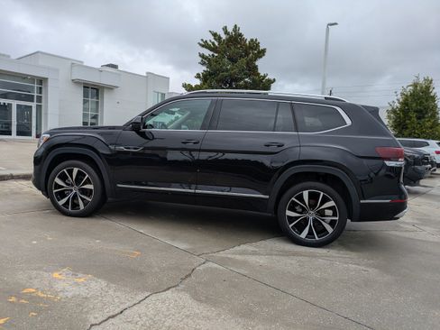 Certified 2024 Volkswagen Atlas SEL Premium R-Line image 7