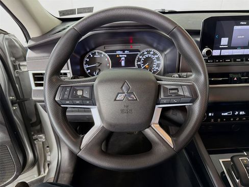 Used 2023 Mitsubishi Outlander ES AWD/4WD image 12
