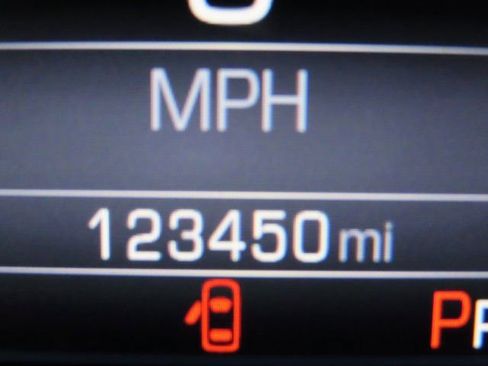 Used 2015 GMC Sierra 2500 SLE w/ Suspension Package, Off-Road image 22