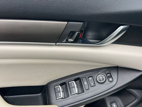 Used 2018 Honda Accord LX image 8