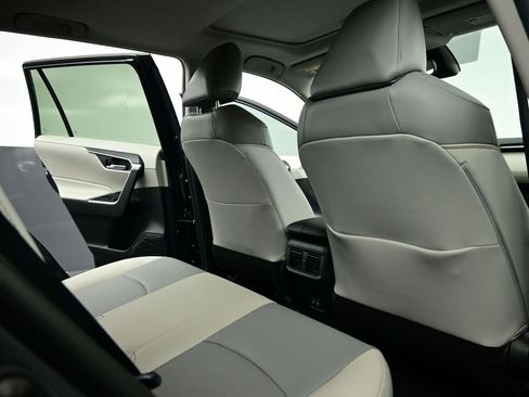 Used 2020 Toyota RAV4 XLE Premium image 29