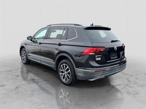 Used 2020 Volkswagen Tiguan SE w/ Panoramic Sunroof Package image 5