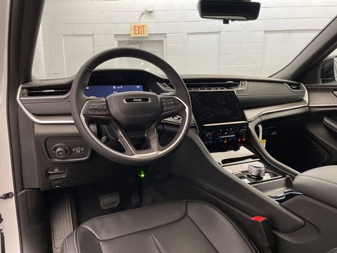 New 2025 Jeep Grand Cherokee Limited w/ Luxury Tech Group II image 12