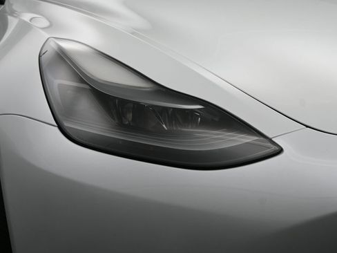 Used 2023 Tesla Model 3 Standard Range RWD image 3