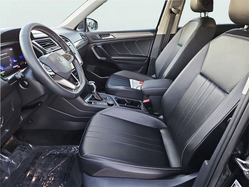 Used 2022 Volkswagen Tiguan SE image 30