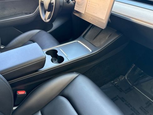 Used 2024 Tesla Model Y Long Range image 31