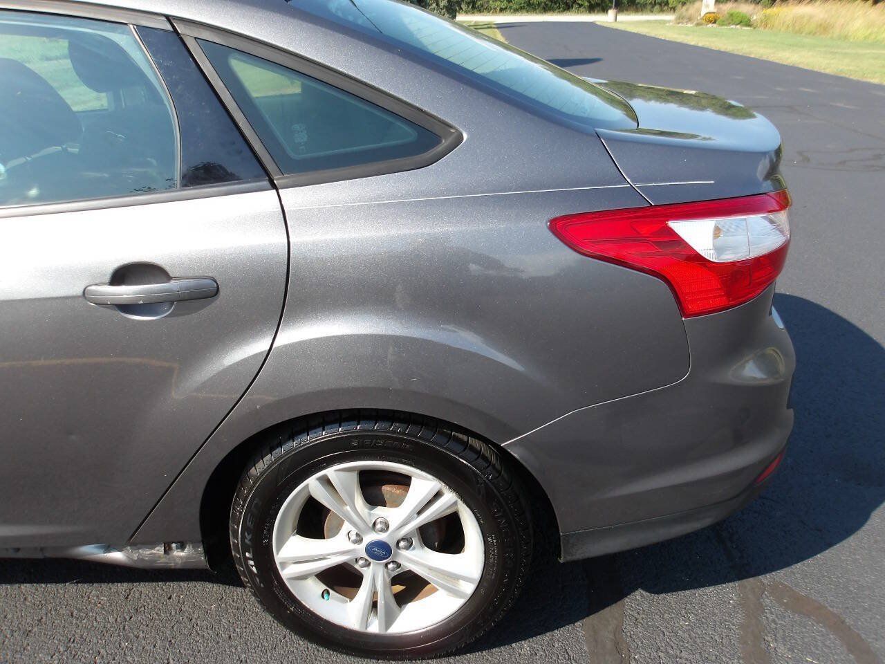 Used 2014 Ford Focus SE FWD image 32