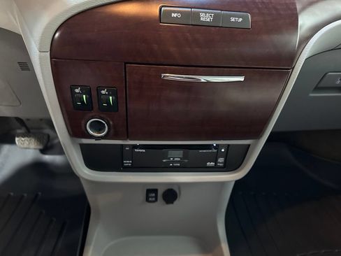 Used 2014 Toyota Sienna XLE w/ Entertainment Package FWD image 21