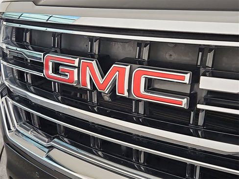 Used 2022 GMC Yukon SLT w/ SLT Premium Package image 38