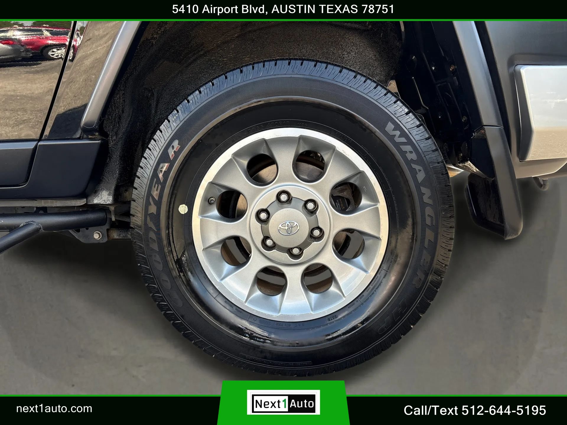 Used 2011 Toyota FJ Cruiser 2WD w/ Upgrade Pkg image 36