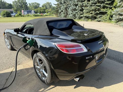 Used 2008 Saturn Sky Red Line RWD image 3