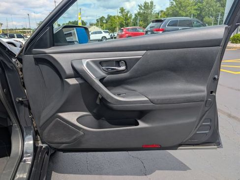 Used 2015 Nissan Altima 2.5 SV FWD image 13