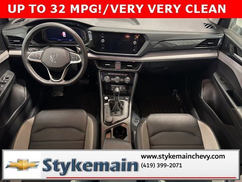 Used 2022 Volkswagen Taos SEL image 3