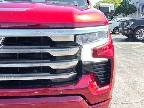 Used 2024 Chevrolet Silverado 1500 High Country w/ Technology Package AWD/4WD image 3