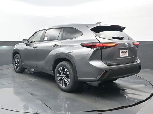 New 2026 Toyota Highlander XLE image 3