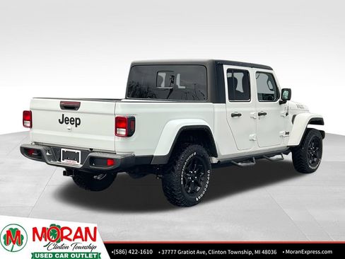 Used 2022 Jeep Gladiator Willys image 6