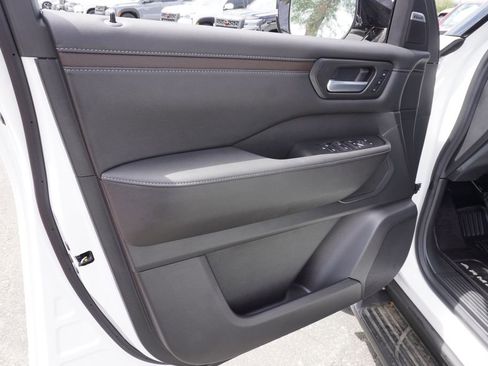 New 2025 Nissan Armada SL w/ Captain's Chari Seat Package image 15