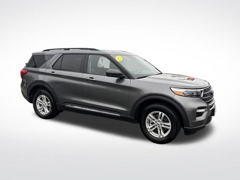 Used 2023 Ford Explorer XLT w/ Equipment Group 202A AWD/4WD image 14