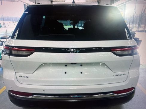 Used 2023 Jeep Grand Cherokee Laredo w/ Luxury Tech Group I image 4