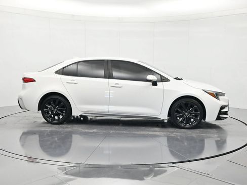 Used 2023 Toyota Corolla SE FWD image 4