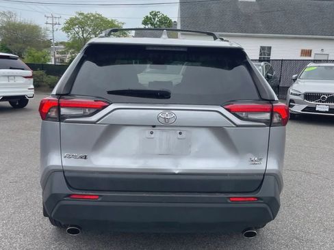 Used 2019 Toyota RAV4 XLE w/ Convenience Package AWD/4WD image 4