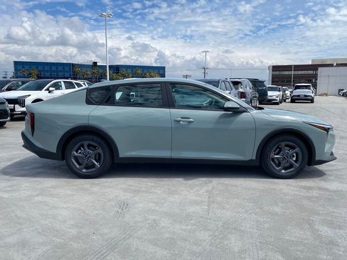 New 2026 Kia K4 FWD image 2