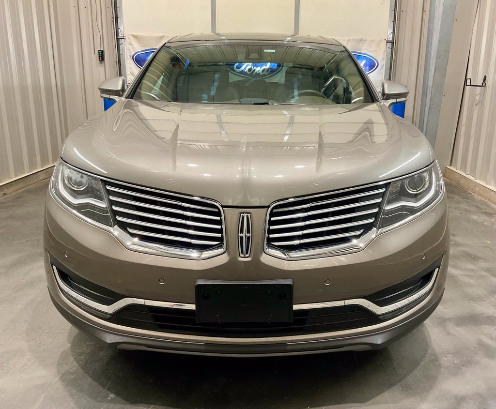 Used 2017 Lincoln MKX Reserve w/ Driver Assistance Package AWD/4WD image 3