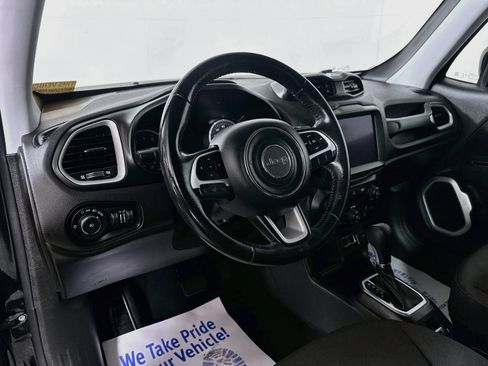 Used 2018 Jeep Renegade Latitude w/ UConnect 8.4 Nav Group FWD image 9