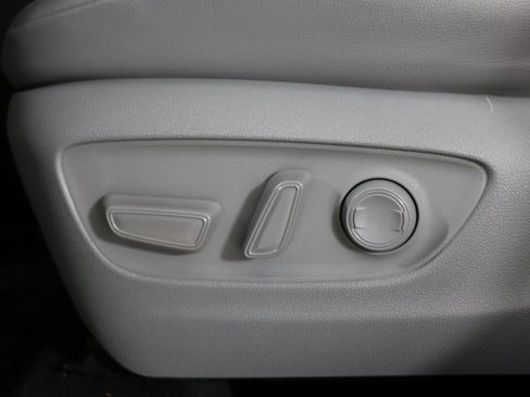 Used 2020 Toyota Highlander XLE image 62