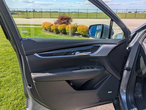 Used 2021 Cadillac XT5 Premium Luxury AWD/4WD image 14