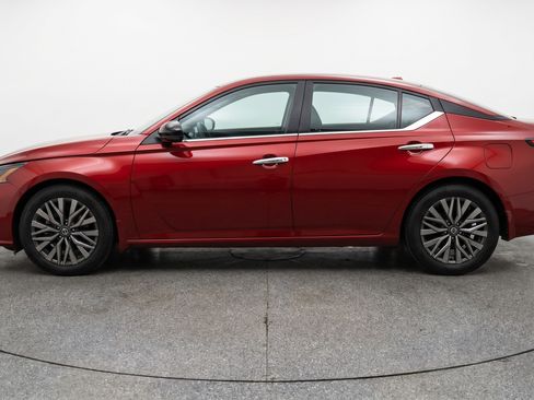 Used 2025 Nissan Altima 2.5 SV FWD image 5