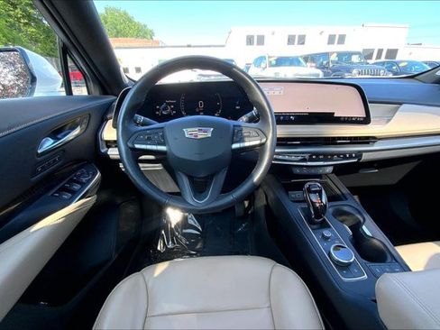 Used 2024 Cadillac XT4 Premium Luxury w/ Cold Weather Package AWD/4WD image 4