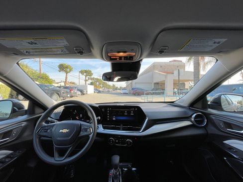 Used 2025 Chevrolet Trax LT image 33