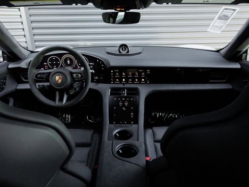 New 2025 Porsche Taycan GTS AWD/4WD image 18