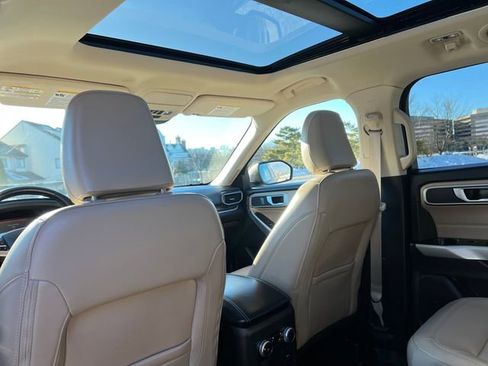 Used 2022 Ford Explorer XLT w/ Equipment Group 202A image 26