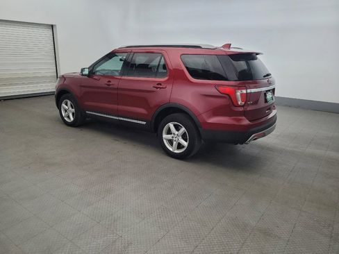 Used 2016 Ford Explorer XLT w/ Equipment Group 202A AWD/4WD image 3
